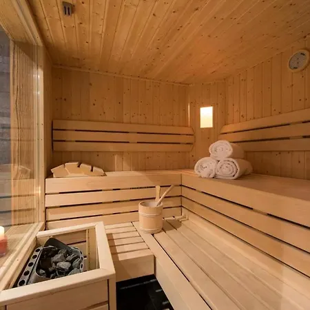 Veern 5 Bedroom Chalet Holiday home